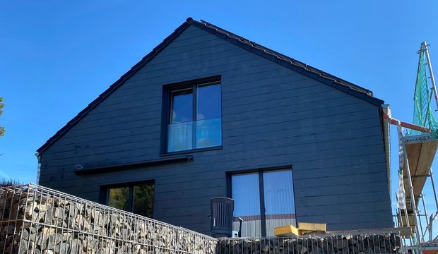 Vorschau von 1970er-Altbau wird zum Effizienzhaus mit Wärmepumpe & PV