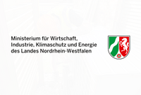Logo und Schriftzug des Ministeriums für Wirtschaft, Industrie, Klimaschutz und Energie des Landes Nordrhein-Westfalen. Der Text beschreibt die Zuständigkeit des Ministeriums in Bezug auf wirtschaftliche und energiepolitische Themen.