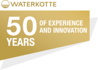 Logo von Waterkotte mit der Aufschrift "50 Jahre Erfahrung und Innovation". Das Design ist modern, mit goldenen und grauen Akzenten.