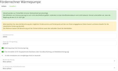 Alt-Text: Screenshot eines Förderrechners für Wärmepumpen mit Feldern zur Eingabe von Informationen wie Investitionssumme, Antragsdatum und Haushaltsdetails. Hinweise zur Berücksichtigung von Fördermitteln sind sichtbar.