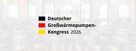 Text für das Bild: "Logo des Deutschen Großwärmepumpen-Kongresses 2026, vor einem verschwommenen Hintergrund mit Stühlen in einem Veranstaltungsraum."