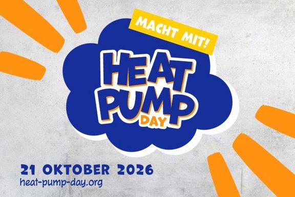 Logo für den Heat Pump Day am 21. Oktober 2026. Blaue Sprechblase mit dem Text "HEAT PUMP DAY" in auffälligen Buchstaben, umgeben von orangefarbenen Strahlen. Hinweis: "Macht mit!" und Webseite "heat-pump-day.org".