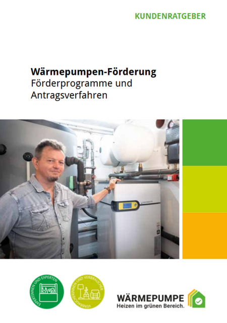 Ein Mann steht neben einer Heizungsanlage in einem technischen Raum. Der Text oben auf dem Dokument lautet "Wärmepumpen-Förderung: Förderprogramme und Antragsverfahren". Das Cover ist in einem modernen Design gehalten, mit Symbolen für Wärmepumpen sowie einem Titel in grüner Schrift.