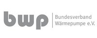 Logo des Bundesverbands Wärmepumpe e.V. (BWP) in grauer Schrift. Der Schriftzug enthält die Buchstaben "bwp" und den vollständigen Namen des Verbands.