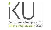 Logo des Innovationspreises für Klima und Umwelt 2020. In grauer Schrift steht "Der Innovationspreis für" über "Klima und Umwelt" in grüner Schrift. Ein stilisierter Buchstabe "K" ist prominent dargestellt.