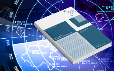 Ein Buch steht auf einem Hintergrund mit Radar-ähnlichen Grafiken und Kartenelementen. Das Cover des Buches ist überwiegend blau mit einigen grauen Elementen und enthält Text. Es handelt sich um eine Veröffentlichung zur Themenstellung "Mittelstand und Unternehmensführung".