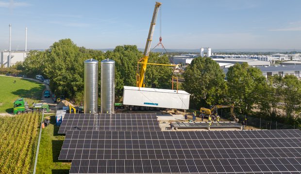 Vorschau von PV + Großwärmepumpe versorgen ein Nahwärmenetz in Mertingen