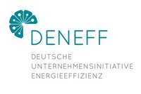 Logo der DENEFF, Deutsche Unternehmensinitiative Energieeffizienz. Der Titel "DENEFF" ist in großer, türkisfarbener Schrift dargestellt, darunter steht in grauer Schrift "DEUTSCHE UNTERNEHMENSINITIATIVE ENERGIEEFFIZIENZ". Das Logo enthält ein grafisches Element, das an eine stilisierte Sonne oder ein Netzwerk erinnert.