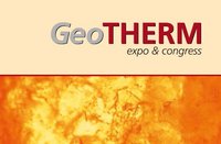 Titel für die GeoTHERM Messe und Kongress. Der Hintergrund ist in warmen Gelb- und Orangetönen gehalten, was Wärme und Geothermie symbolisiert. Die Schrift hebt sich ab und vermittelt einen modernen, energetischen Eindruck.