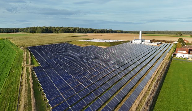 Vorschau von Bioenergiedorf Bracht nutzt Solarwärme und Wärmepumpe