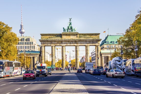 Brandenburgertor_iStock_000047436002_Large_Quelle-anandoart.jpg  