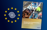 Das Bild zeigt das Jahresbericht 2022 der Europäischen Wärmepumpenvereinigung (EHPA). Es besteht aus einer Collage mit Szenen von Veranstaltungen, darunter Redner auf der Bühne und Teilnehmer im Publikum. Im Hintergrund ist ein europäisches Symbol zu erkennen.
