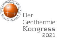 Logo des Geothermie Kongresses 2021, bestehend aus einem stilisierten globusartigen Design mit einer orangefarbenen Kugel in der Mitte und dem Schriftzug „Der Geothermie Kongress 2021“ in grauer Schrift.