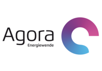 Logo von Agora Energiewende, bestehend aus dem Schriftzug "Agora" und dem Untertitel "Energiewende". Neben dem Text befindet sich ein stilisiertes, farbverlaufendes Symbol, das an den Buchstaben "C" erinnert.