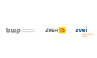Das Bild zeigt die Logos dreier Organisationen: BWP (Bundesverband Wärmepumpe e.V.), ZVEH und ZVEI. Diese Institutionen sind in den Bereichen Wärme- und Energieversorgung tätig und fördern innovative Lösungen.