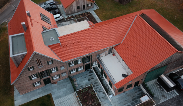 Vorschau von Historischer Bauernhof von 1750 heizt mit Erdwärme