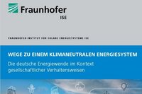 Das Bild zeigt das Logo des Fraunhofer Instituts für Solare Energiesysteme ISE. Darunter steht der Titel "Wege zu einem klimaneutralen Energiesystem" und ein Untertitel zur deutschen Energiewende im Kontext gesellschaftlicher Verhaltensweisen. Die Farben sind blau und grau.