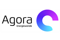 Logo von Agora Energiewende: Der Schriftzug "Agora" steht links in schwarzer Schrift, daneben befindet sich ein kreisförmiges, piktogrammartiges Element in Blau und Lila, das eine dynamische Energiewende symbolisiert.