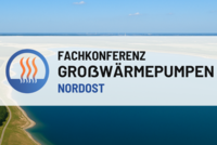 Das Bild zeigt das Logo einer Fachkonferenz für Großwärmepumpen im Nordosten, ergänzt durch einen blauen Wasserhintergrund. Die Konferenz betont innovative Lösungen in der Wärmepumpentechnologie.