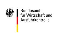 Das Bild zeigt das Logo des Bundesamts für Wirtschaft und Ausfuhrkontrolle. Es besteht aus einem Bundesadler und dem Schriftzug „Bundesamt für Wirtschaft und Ausfuhrkontrolle“. Rechts vom Schriftzug sind die Farben der deutschen Flagge in vertikaler Anordnung zu sehen.