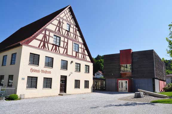 Südsee-Museum und Museumsvorplatz in Obergünzburg