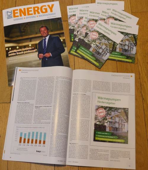 Förderratgeber als Booklet im aufgeschlagenen IKZ Energy Magazin